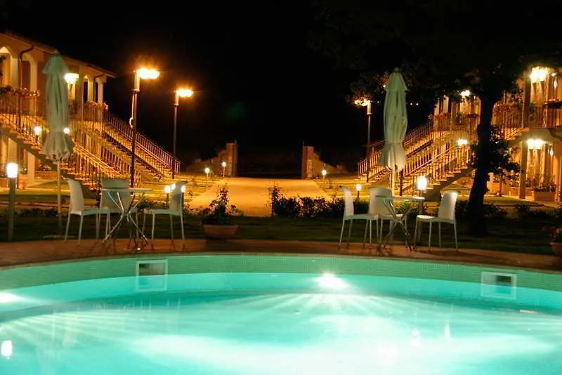 Aparthotel Villaggio Le Querce Sorano