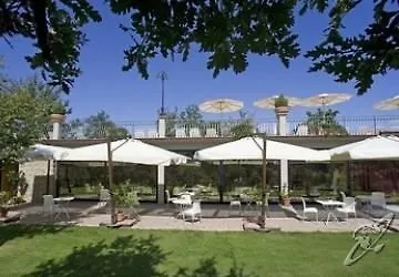 Aparthotel Villaggio Le Querce Sorano