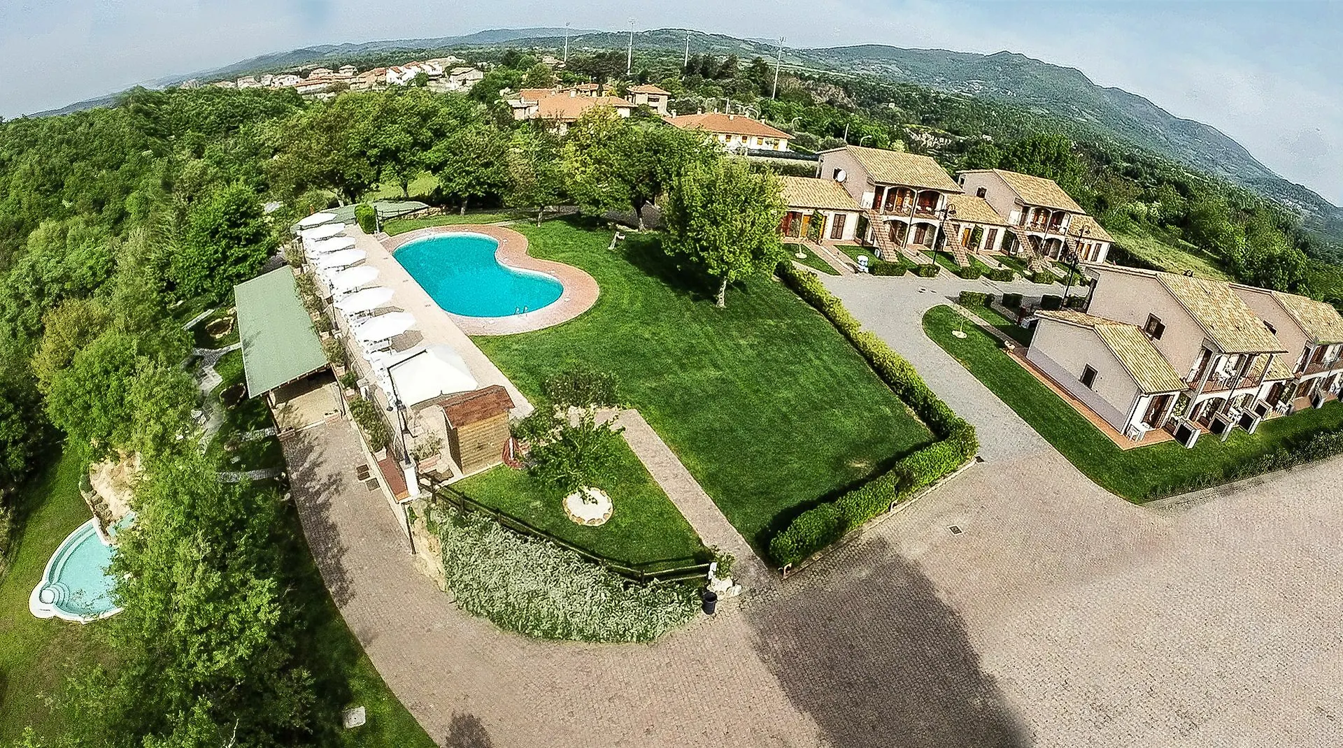 Aparthotel Villaggio Le Querce Sorano